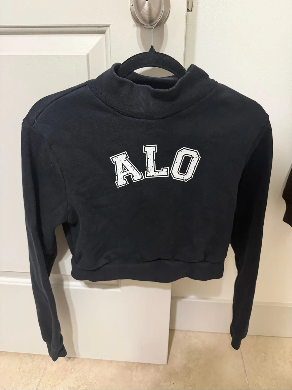 Alo Yoga Small Black Mockneck Sweatshirt. 🖤⚡️